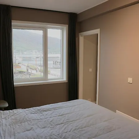 Sea View 2-bedroom At Vervet, Apartamento Tromsø
